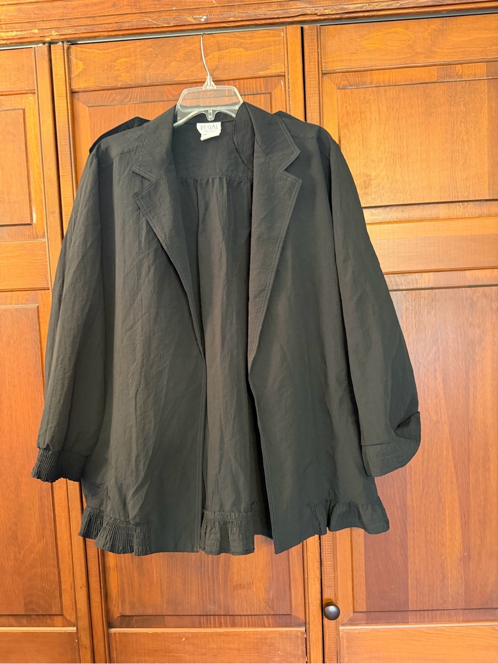 Vintage Regal Black Women's Open-Front Jacket with Ruffle Hem
